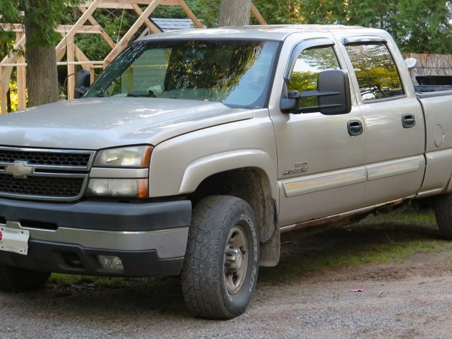 Sandstone Metallic 2006 Chevrolet Silverado 2500HD LS Crew Cab LBZ 4WD