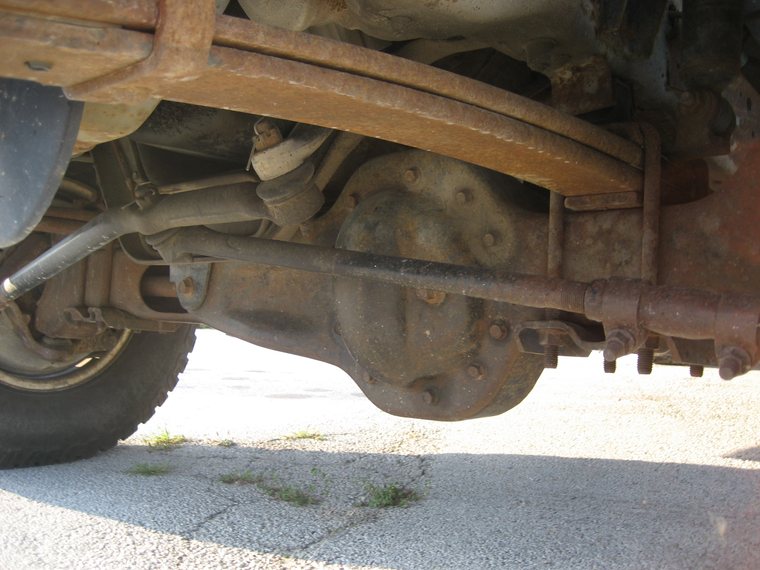 Dana 50 TTB front axle and steering linkage under a 1996 Ford F-250